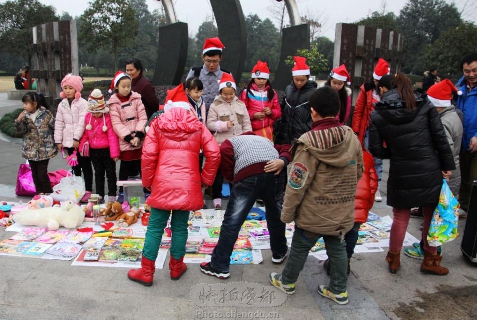 有意义的义卖募捐活动 by 拍客taoy 快拍作品_