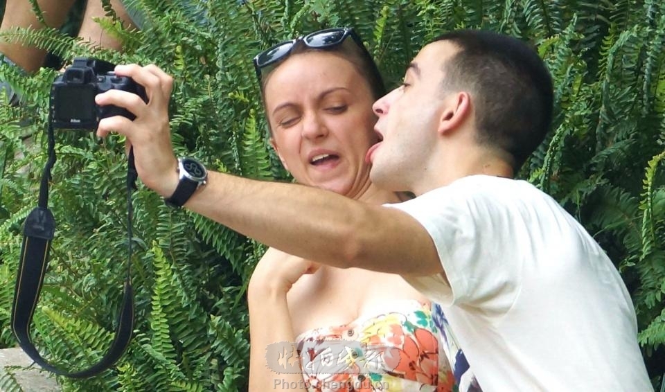 老外自拍亲吻戏 by 拍客wgj1954 快拍作品_成都