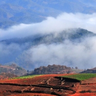 红土云山