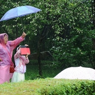    雨中拍照